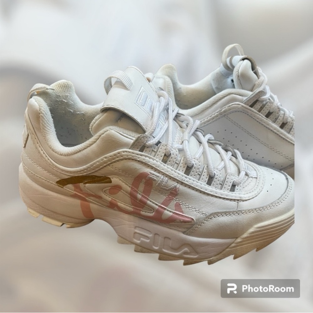 Fila Disruptor II Script leather sneakers. Size 9. Very clean. Original box.